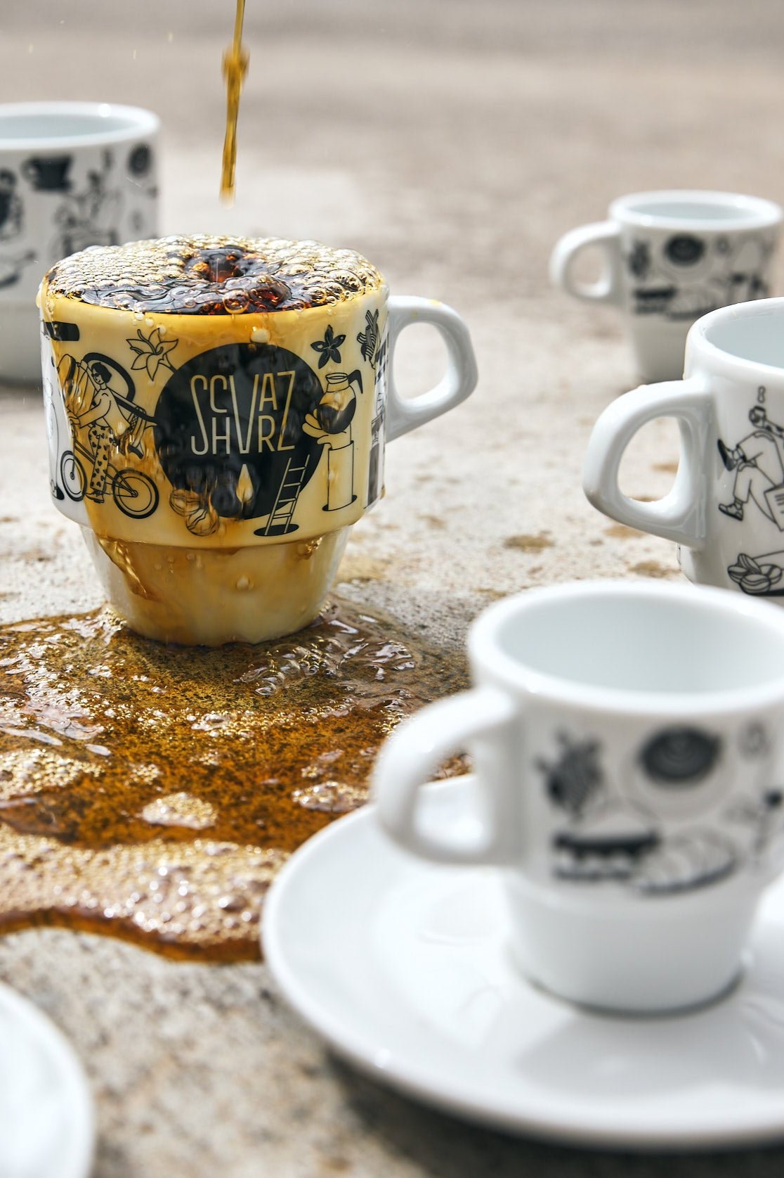 Schvarz Design Tasse + Untertasse