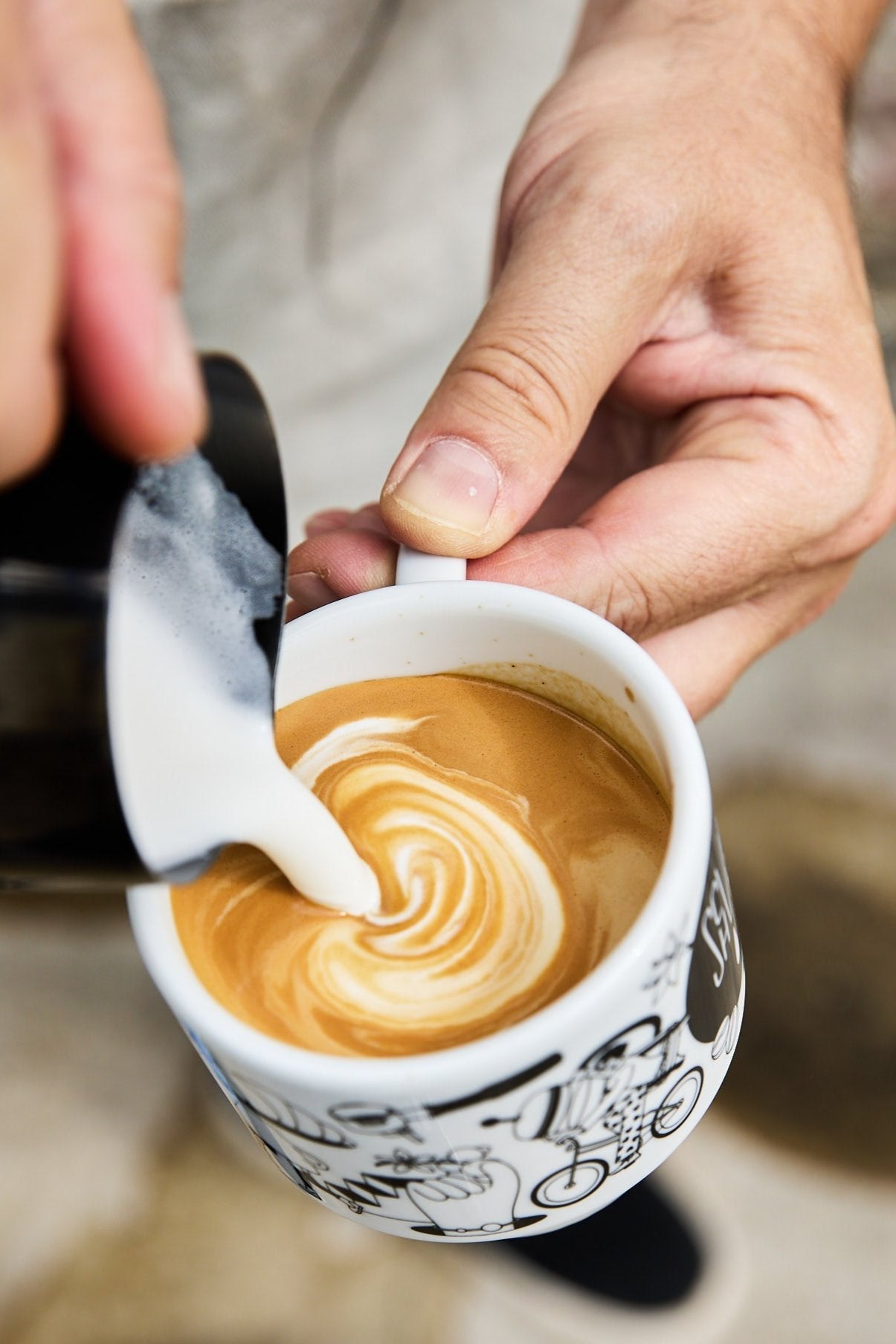 Schvarz Design Tasse + Untertasse